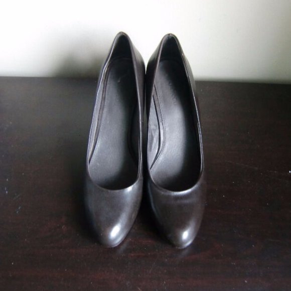 Genuine Leather Brown Le Chateau Heels - Picture 2 of 3